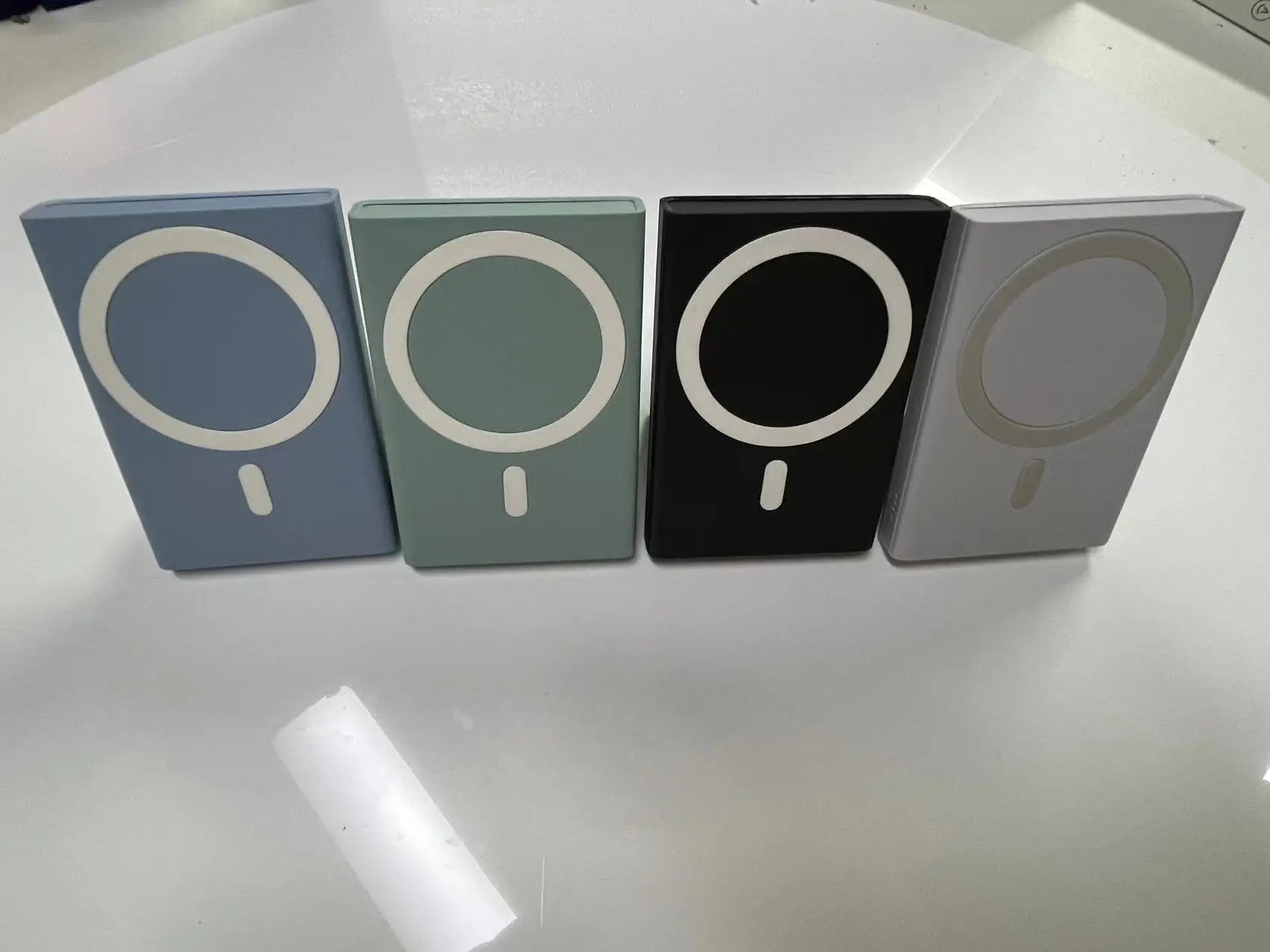 Strong Magnetic Wireless Charging Leather Holderpower Bank 5000mah Battery Pack for iPhone 14 13 12 Series Back up Battery Pack